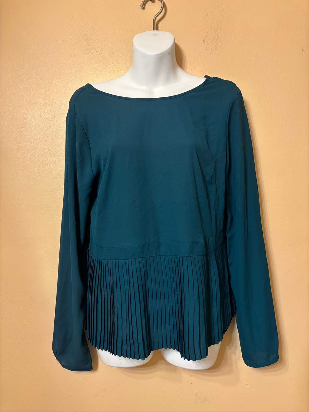 The Limited emerald green Pleated Hem Long Sleeve Blouse nwt size small